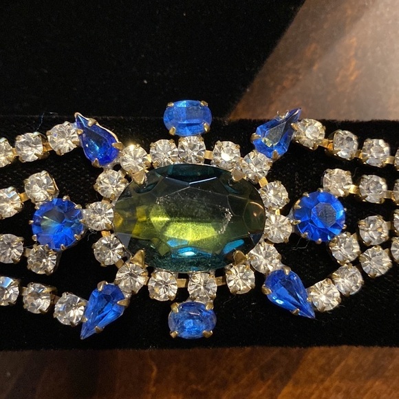 BEAUTIFULLY Brilliant Czechoslovakian Crystal and gemstone Bracelet. Sold each. - Picture 4 of 11